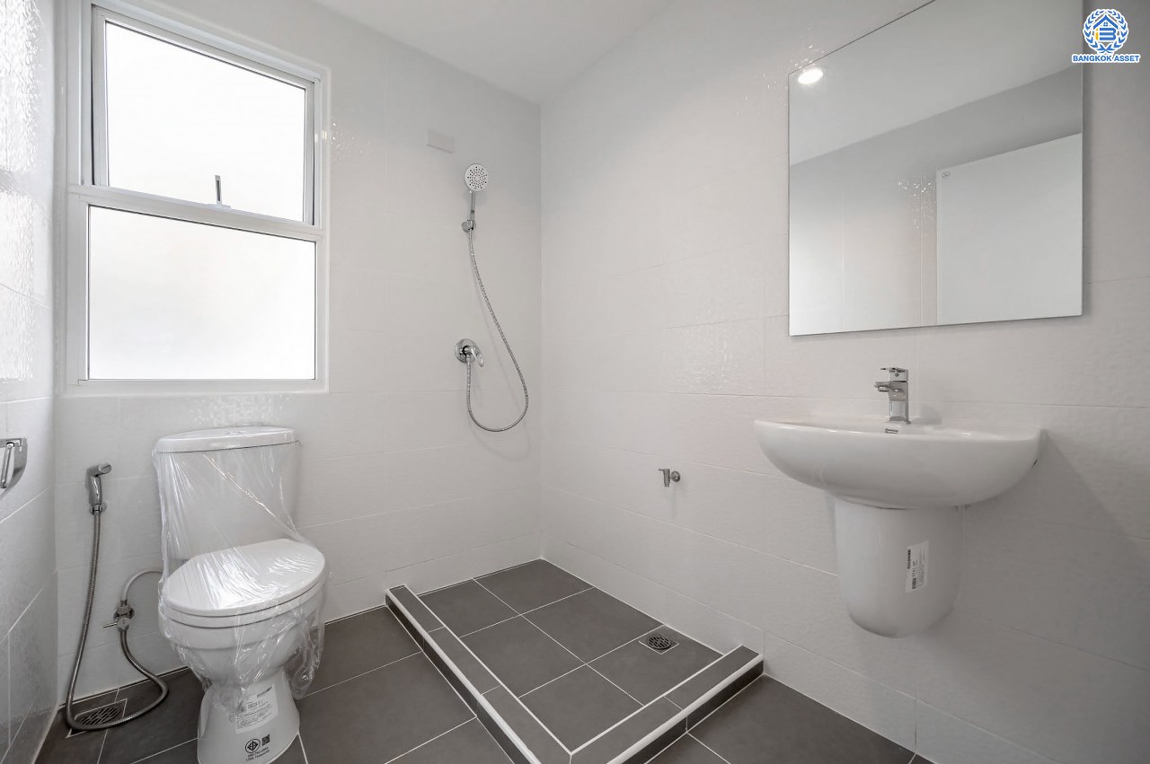 บ้านมือสองตกแต่งใหม่ คุณภาพระดับ L&H โครงการ ชลลดา วัดลาดปลาดุก บนเนื้อที่ 53.2 ตร.ว. ฟังก์ชัน 3 ห้องนอน 2 ห้องน้ำ 1 ที่จอดรถ บนทำเลศักยภาพ เชื่อมต่อหลายเส้นทาง ใกล้รถไฟฟ้าสายสีม่วง "สถานีคลองบางไผ่" และเซ็นทรัล เวสต์เกต